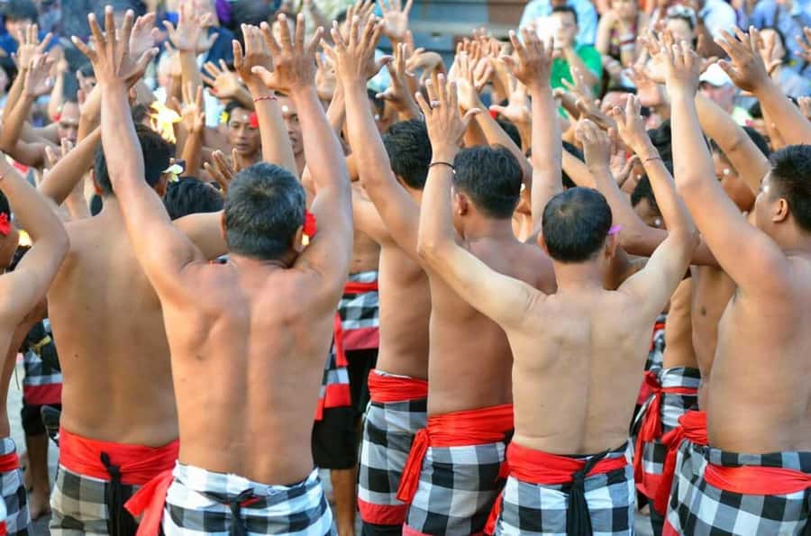 Bali: Sunset Uluwatu Temple & Kecak Fire Dance Private Tour - Guides, driving, and the human factor