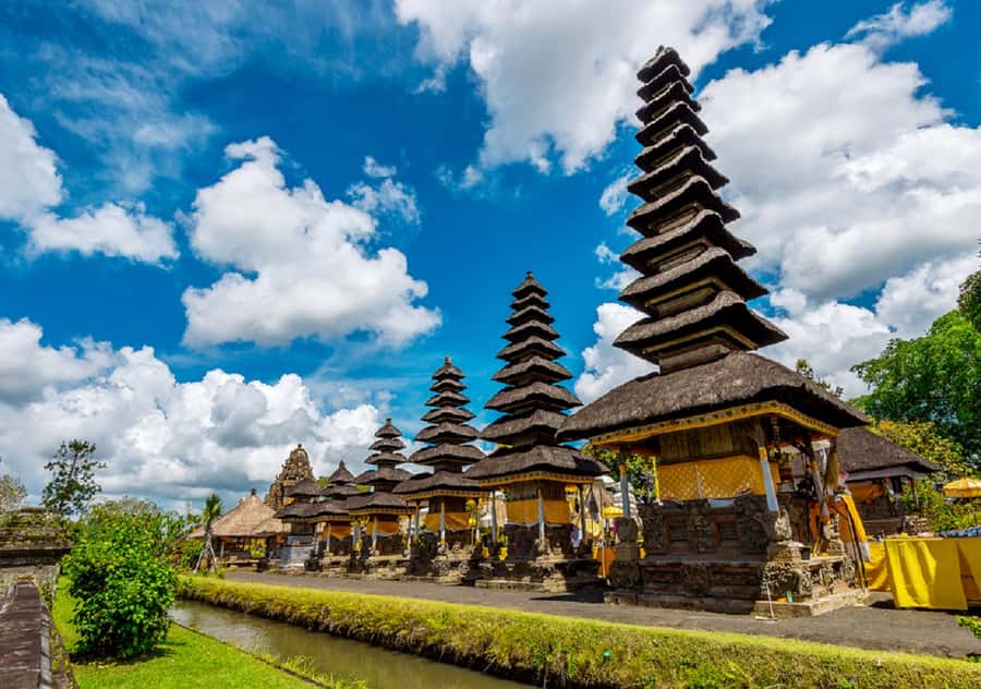 Bali: Taman Ayun and Tanah Lot Temple Sunset Tour - Tanah Lot at sunset: beautiful, busy, and tide-dependent