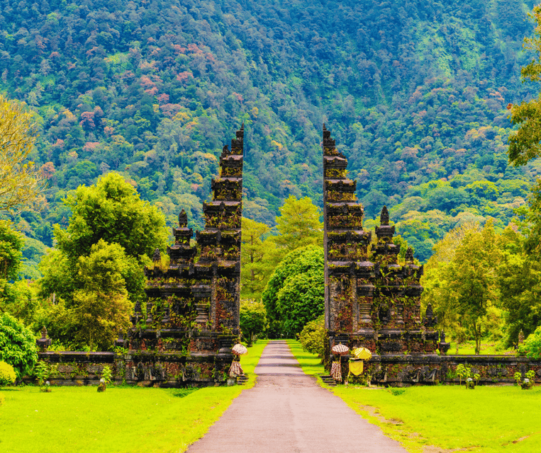 Bali: Tanah Lot, Rice Terrace, Ulun Danu & taman ayun temple - The driver-guide and private vehicle