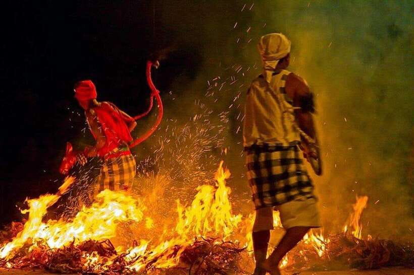 Bali: Tanah Lot Temple Sunset Kecak & Fire Dance Show Ticket - Why the Tanah Lot setting changes the show