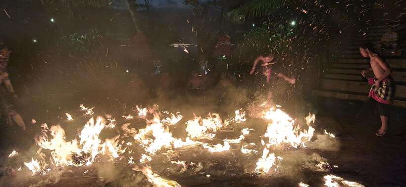 Bali: Tanah Lot Temple Sunset Kecak & Fire Dance Show Ticket - What the temple visit adds