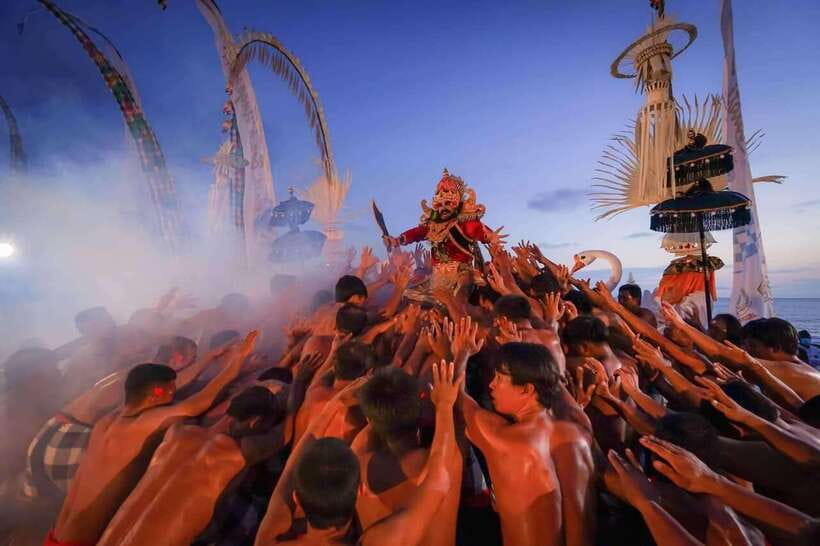 Bali: Tanah Lot Temple Sunset Kecak & Fire Dance Show Ticket - What happens at the one-hour Kecak performance