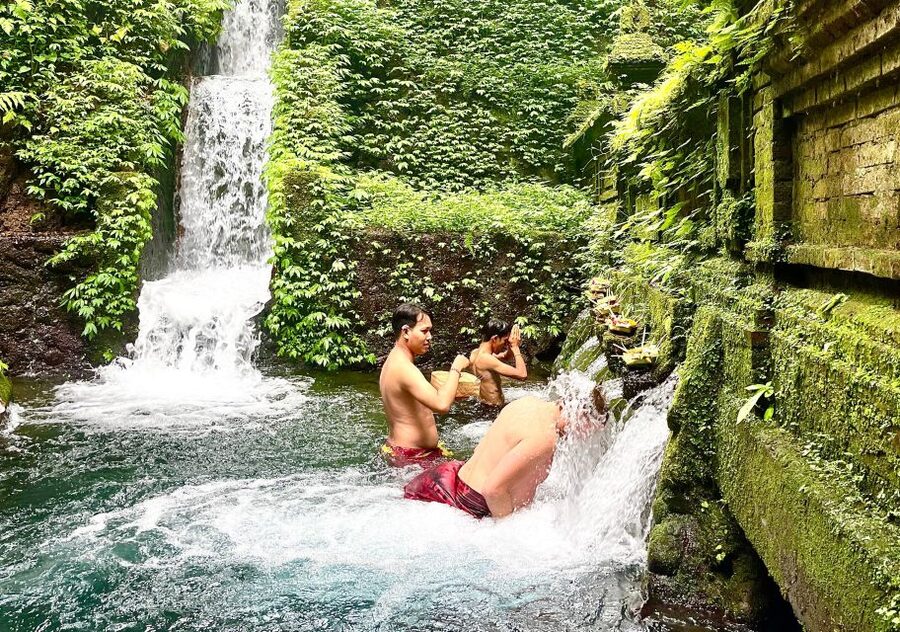 Bali: Temple Visit with Palm Reader & Fortune Telling Option - Transport, Traffic, and the Six-Hour Schedule