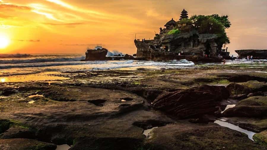 Bali: Ubud, Tegalalang, and Tanah Lot Temple Day Trip - Tanah Lot at sunset