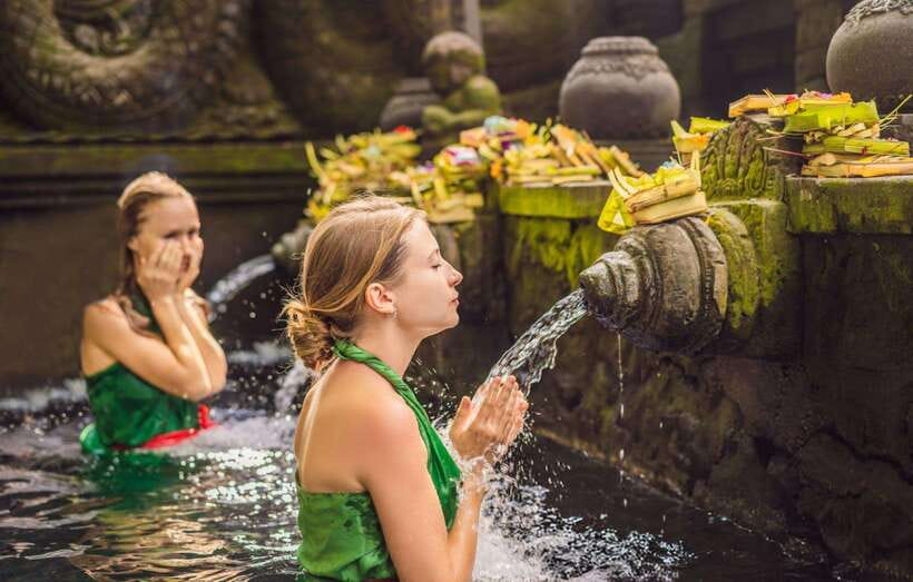 Bali: Ubud Tour with Tirta Empul Temple and Rice Terrace - The guides are a major part of the value