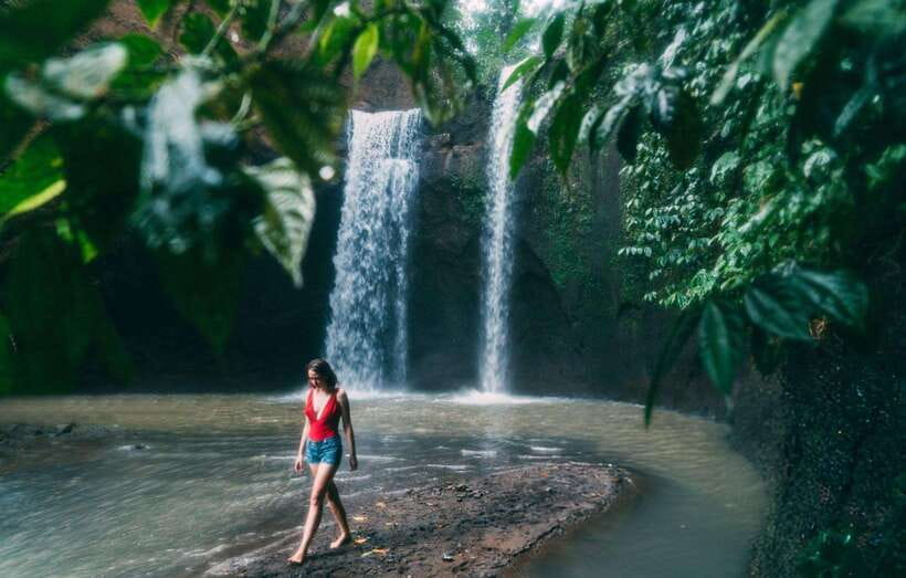 Bali: Ubud Tour with Tirta Empul Temple and Rice Terrace - Kanto Lampo Waterfall: your first splash