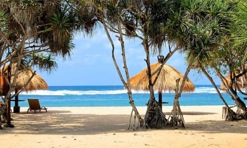 Bali: Uluwatu Temple, GWK, and Padang Beach Full-Day Tour - Uluwatu Temple on the cliff