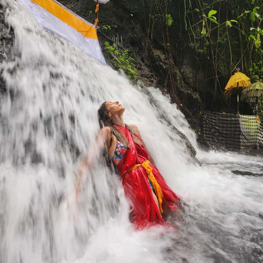 Balinese Purification at holy water temple with Local - The 8:00 am pickup from Ubud