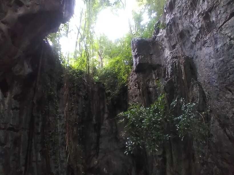 Bamboo train. Phnom Sampove cave. Bat cave and Banan Temple - Sunset and the bat cave are the day’s best finale