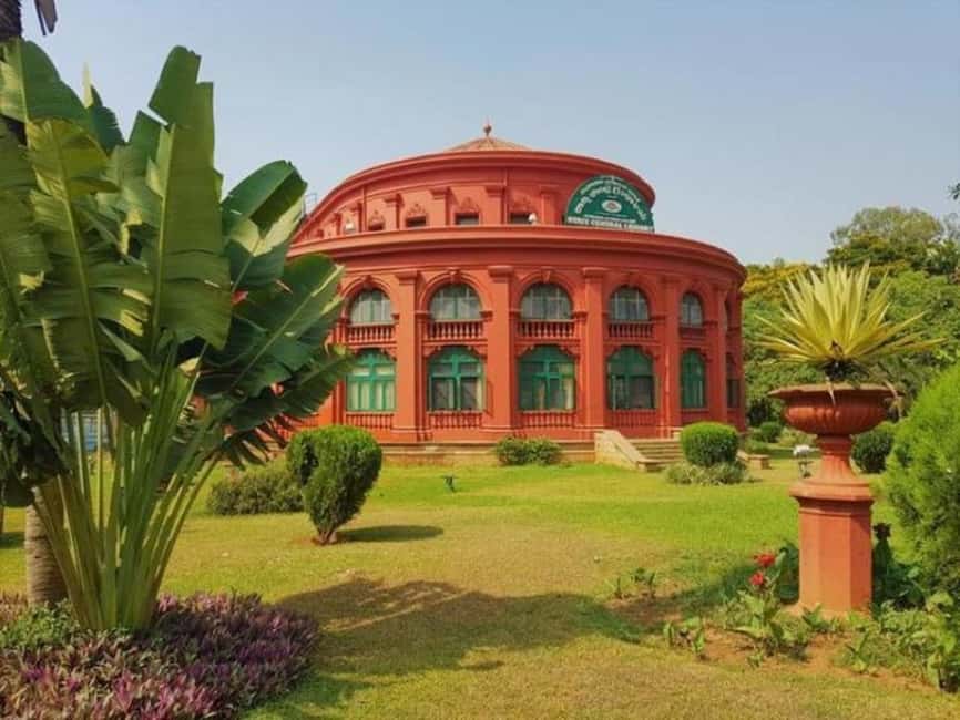 Bangalore City Tour: Walking, Palace & Temples - KR Market and the local shopping stop