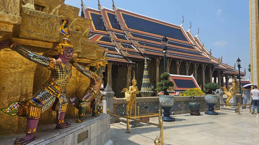 Bangkok 3-Major Royal Temples Walking Tour - Practical advice for a smoother temple visit