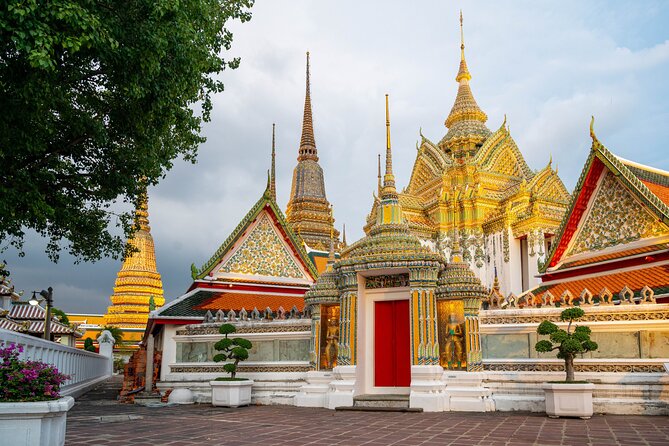 Bangkok 3 Temple Walking Tour: Wat Arun, Wat Pho, Wat Traimit - Dress rules are part of the experience