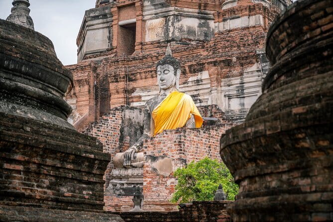 Bangkok Ayutthaya Temples and Boat Tour with Lunch - Wat Yai Chai Mongkol and its tall stupa