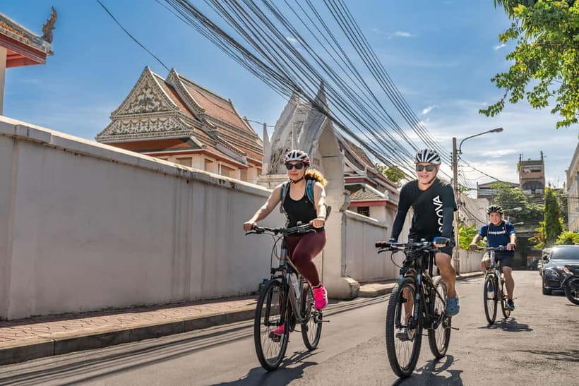 Bangkok: Backstreets and Historic Temples Bike Tour - Bikes, guides, food, and the real value of $39