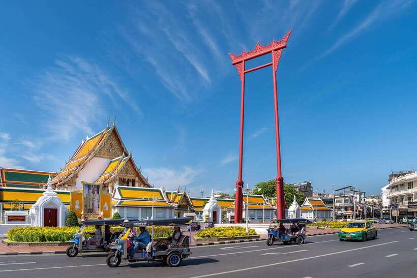 Bangkok: Backstreets and Historic Temples Bike Tour - The Grand Palace area without a palace tour