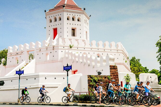 Bangkok: Backstreets and Temple Historic Bike Tour - Near the Grand Palace and the former royal park