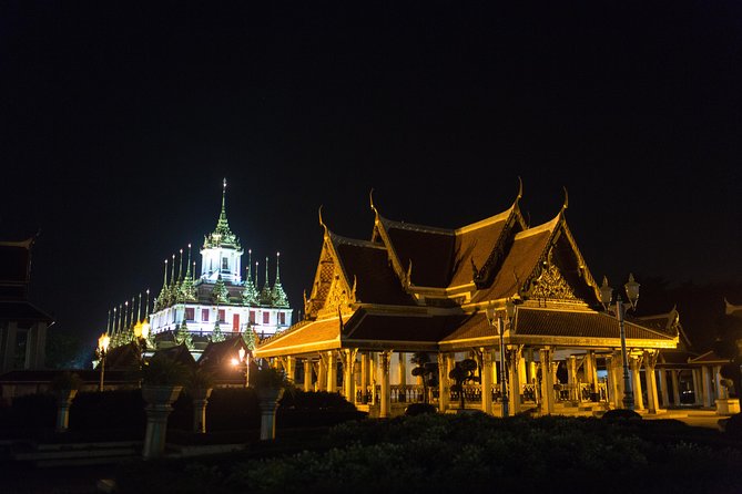 Bangkok by Night: Temples, Markets and Food Tuk-Tuk Tour - Pak Khlong Talat after sunset