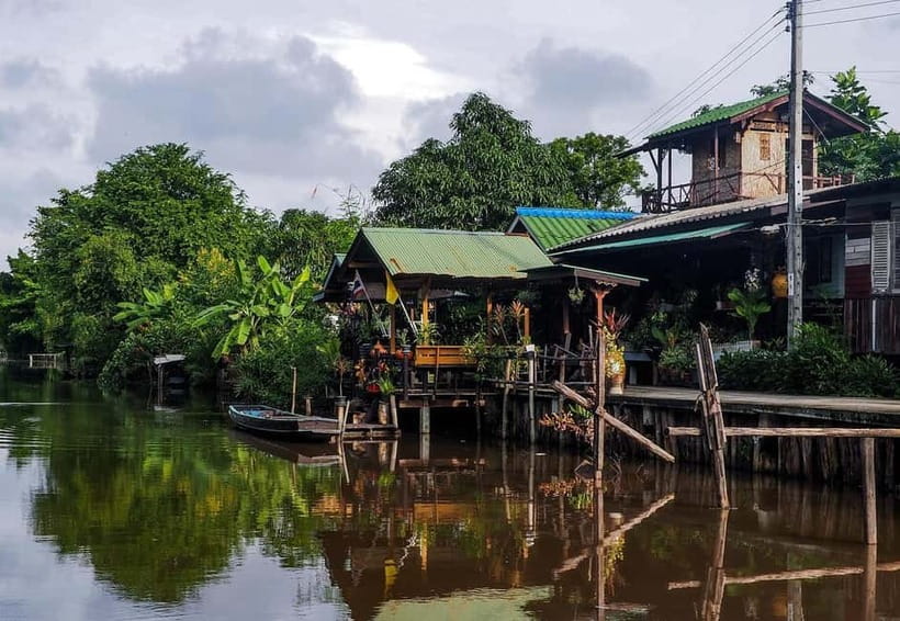 Bangkok: Canal Tour, River Local Life & Wat Arun Guide Visit - Listening to the guide
