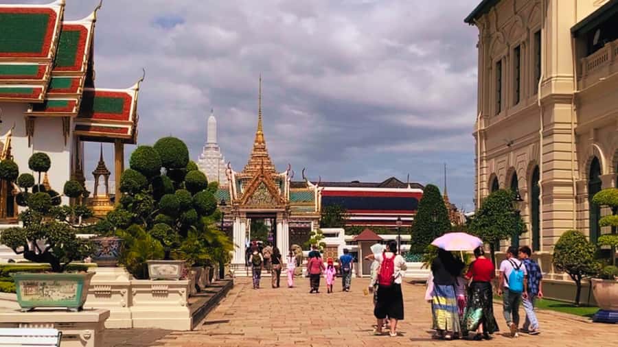 Bangkok: City Highlights Private Tour with Palace & Temples - The Grand Palace and Temple of the Emerald Buddha