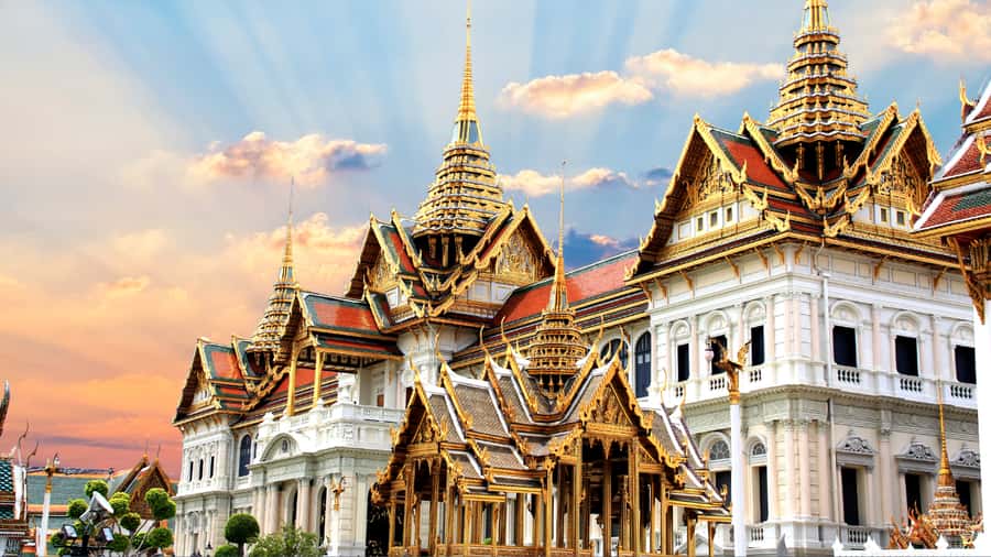 Bangkok: City Highlights Private Tour with Palace & Temples - Tha Chang Pier and the twenty-minute pause