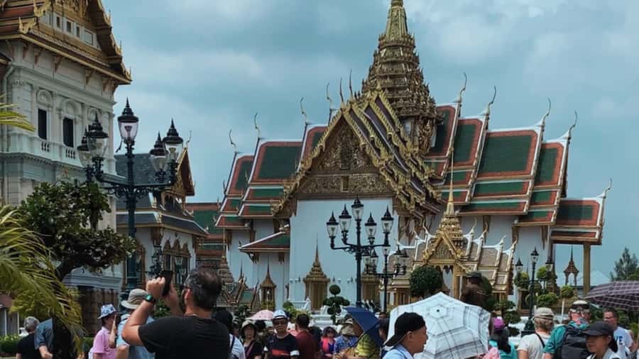Bangkok: City Highlights Private Tour with Palace & Temples - What to wear and bring for the temple visits