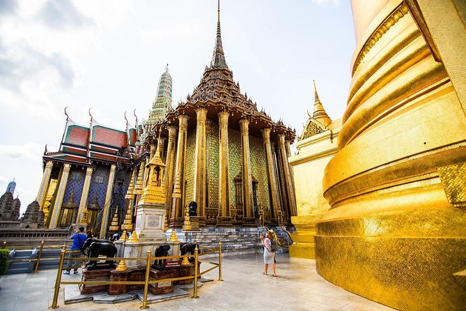 Bangkok: City Highlights Temple and Market Walking Tour - Key points to know before booking