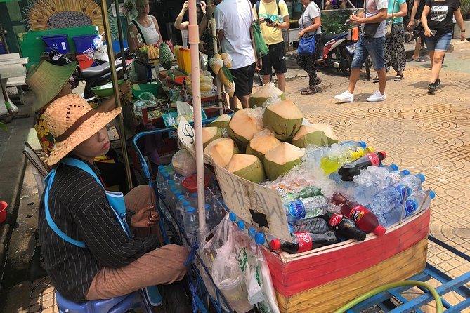 Bangkok: City Highlights Temple and Market Walking Tour - Crossing to Wat Arun, the Temple of Dawn
