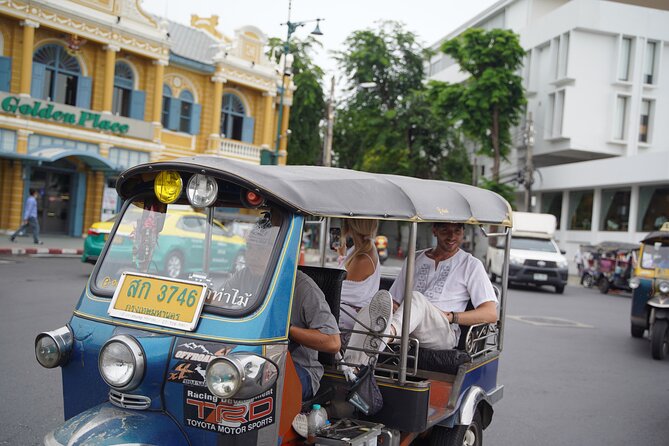 Bangkok: City Highlights Temple and Market Walking Tour - What the guides add