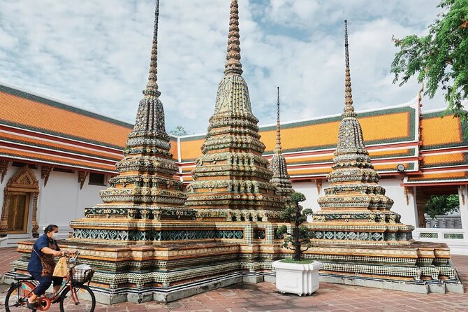 Bangkok City Tour with Guided Temple Visits and Shared Transfers - Wat Traimit and the massive Golden Buddha