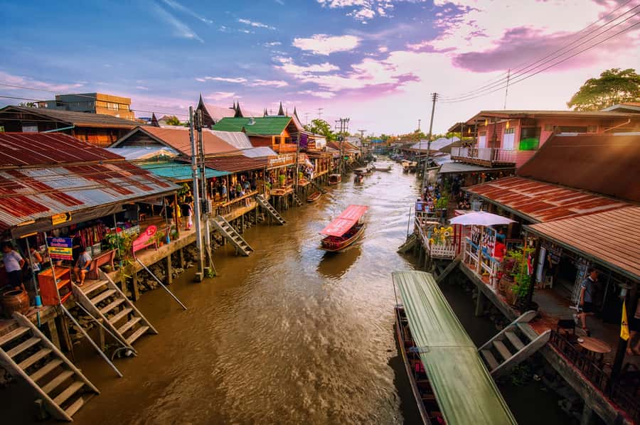 Bangkok: Dragon Temple, Roots Temple and Amphawa in spanish - Wat Samphran and the 17-story dragon