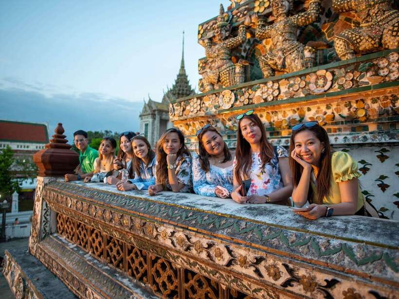 Bangkok: Evening Tour with Wat Arun, Wat Pho & Tuk Tuk Ride - Who should book this evening tour?