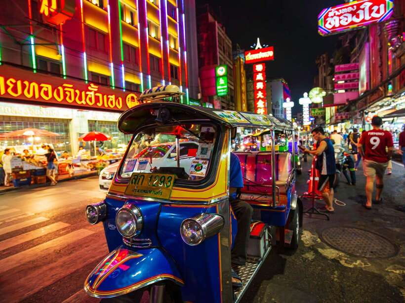 Bangkok: Evening Tour with Wat Arun, Wat Pho & Tuk Tuk Ride - The 30-minute tuk-tuk ride to Chinatown