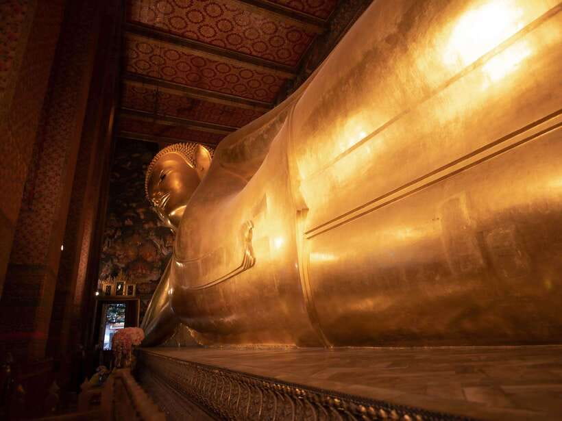 Bangkok: Evening Tour with Wat Arun, Wat Pho & Tuk Tuk Ride - Chinatown after dark: food, shops, and free time