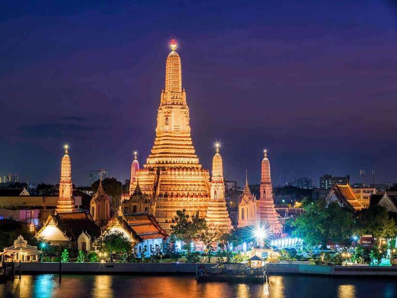 Bangkok: Evening Tour with Wat Arun, Wat Pho & Tuk Tuk Ride - Starting at Tha Tian Pier and walking Maha Rat Road