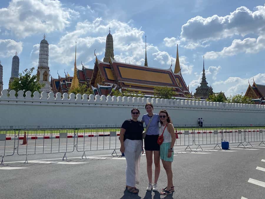 Bangkok: explore Wat Pho + tuk tuk sightseeing - Phra Sumen Fort and Khao San Road