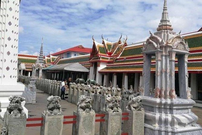 Bangkok Famous Temples sightseeing with Chinatown - The guide can make or break the day