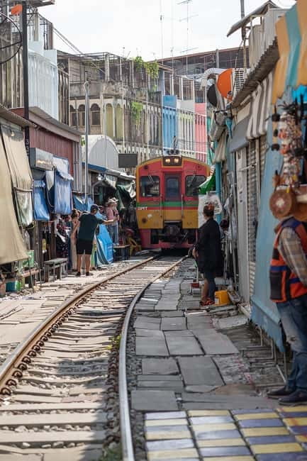 Bangkok: Floating Market, Phra Pathom Pagoda & Cafes Tour - Why this Central Thailand day trip works