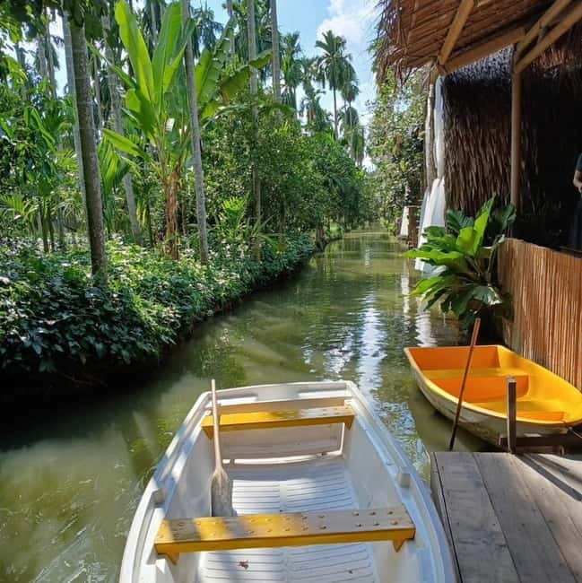 Bangkok: Floating Market, Phra Pathom Pagoda & Cafes Tour - Photos and a second drink at Bubble in the Forest Cafe