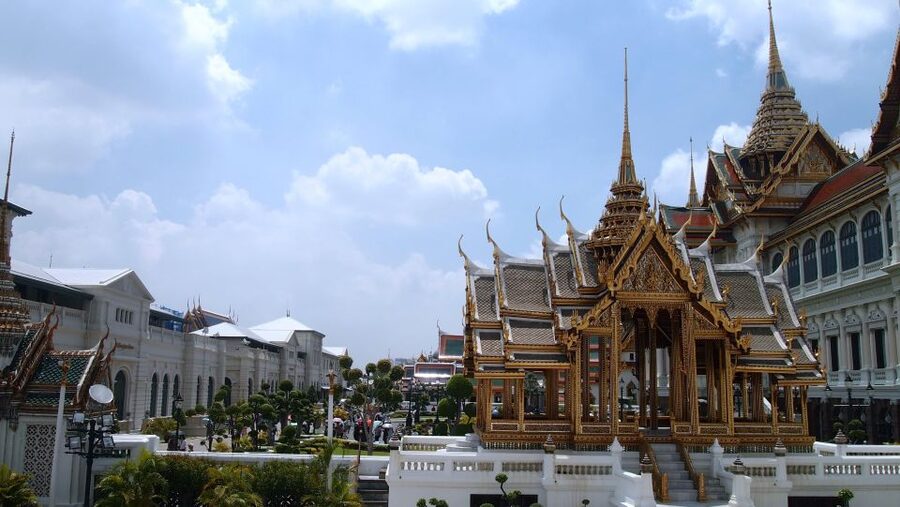 Bangkok: Grand palace and Iconic temple Half-Day Private - Heat, walking, and the clothing test