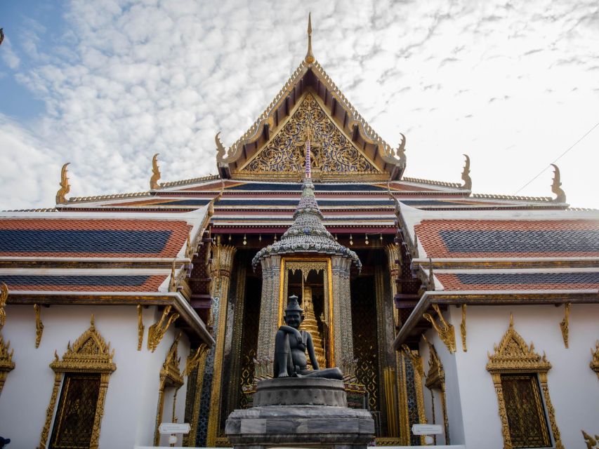 Bangkok: Grand Palace and Wat Arun Guided Walking Tour - Heat, crowds, and the walking load