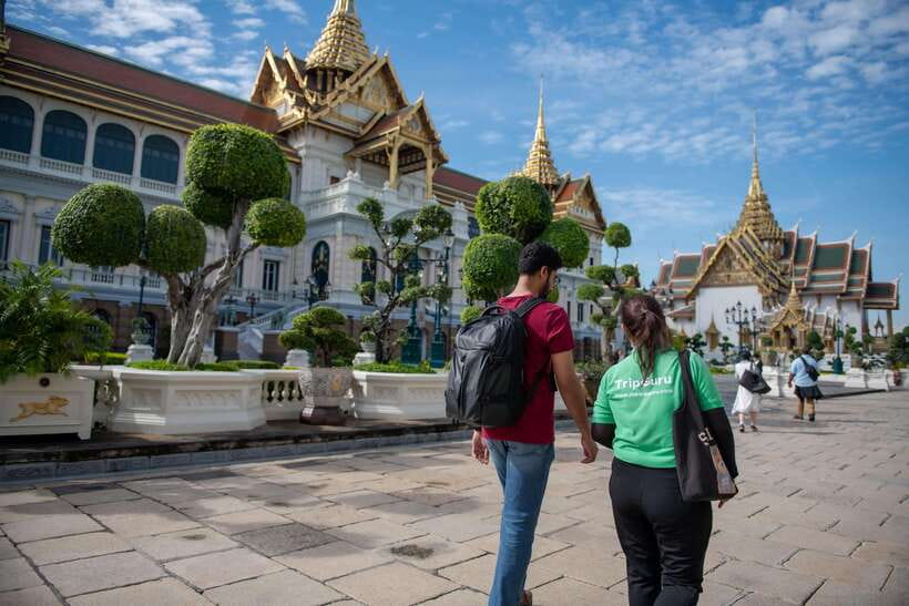 Bangkok: Grand Palace and Wat Phra Kaew Guided Walking Tour - The guides are the tours strongest feature