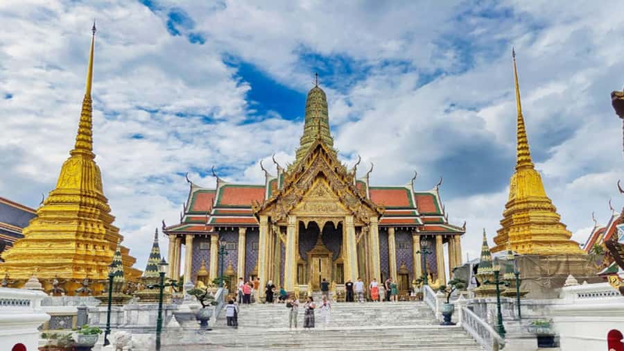 Bangkok: Grand Palace, Wat Arun & Giant Buddha Iconic Tour - The 30-minute river ride