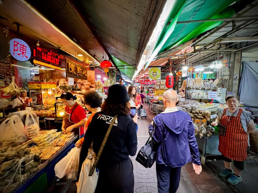 Bangkok: Grand Palace, Wat Pho and Chinatown Walking Tour - Who should book this tour?