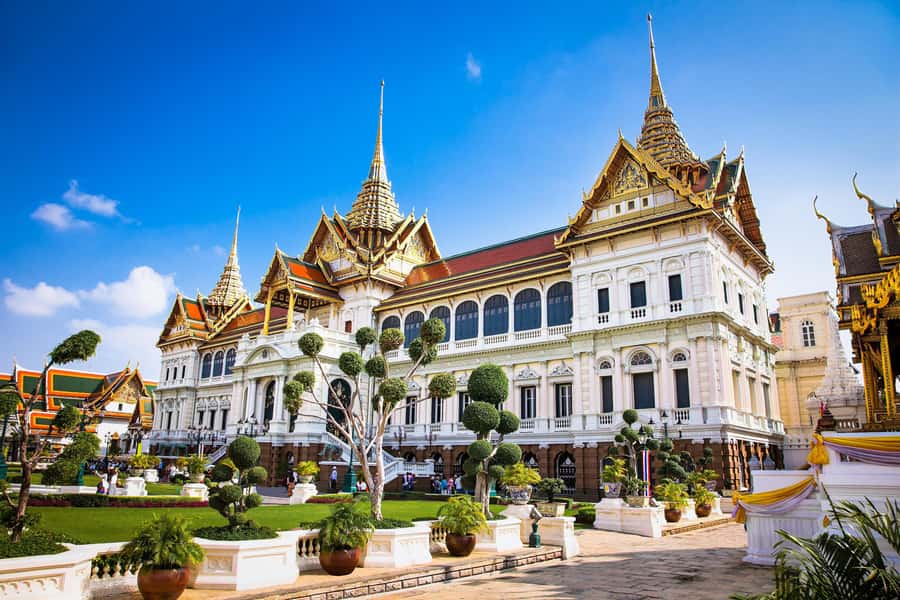 Bangkok: Grand Palace, Wat Pho and Chinatown Walking Tour - The guides make the difference