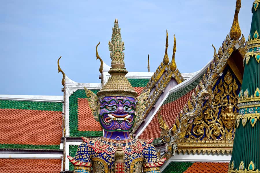 Bangkok: Grand Palace, Wat Pho and Wat Arun - Walking to Wat Pho and the reclining Buddha