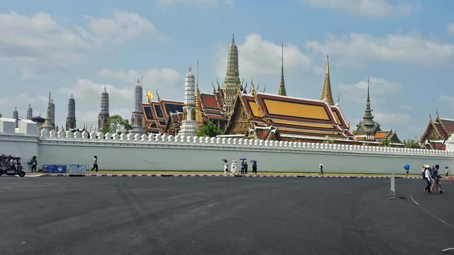 Bangkok: Grand Palace, Wat Pho & Long Tail Boat Tour - Wat Pho and the 46-meter Reclining Buddha
