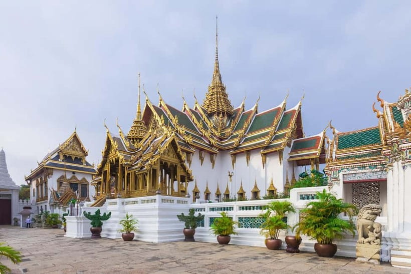 Bangkok: Grand Palace, Wat Pho, Wat Arun Sacred & Local Tour - Pak Khlong Talat, Bangkok’s flower market