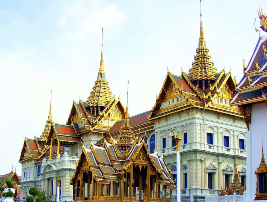 Bangkok: Grand Palace, Wat Pho & Wat Arun Tour in Italian - A short tuk-tuk ride to Wat Pho