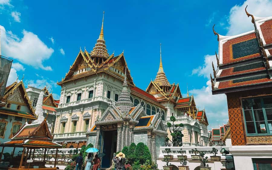 Bangkok: Grand Palace, Wat Pho, & Wat Arun Walking Tour - Wat Phra Kaew and the Grand Palace at 8:45 AM