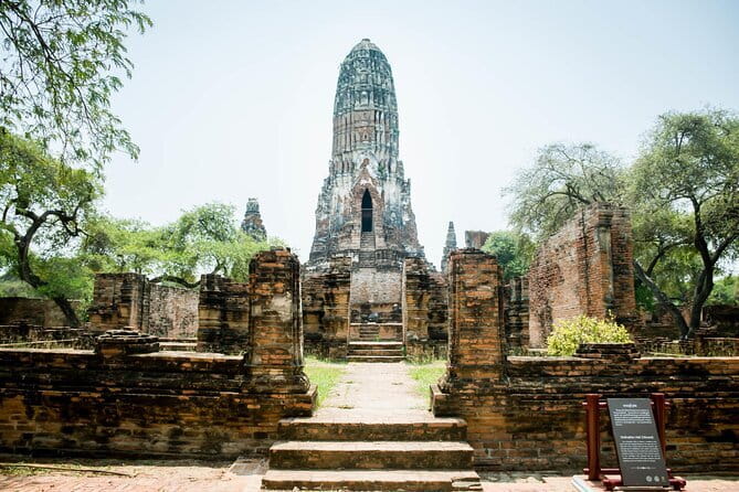 Bangkok Half Day Guided Tour: Grand Palace, Wat Arun & Wat Pho - Seeing the Emerald Buddha at Wat Phra Kaew
